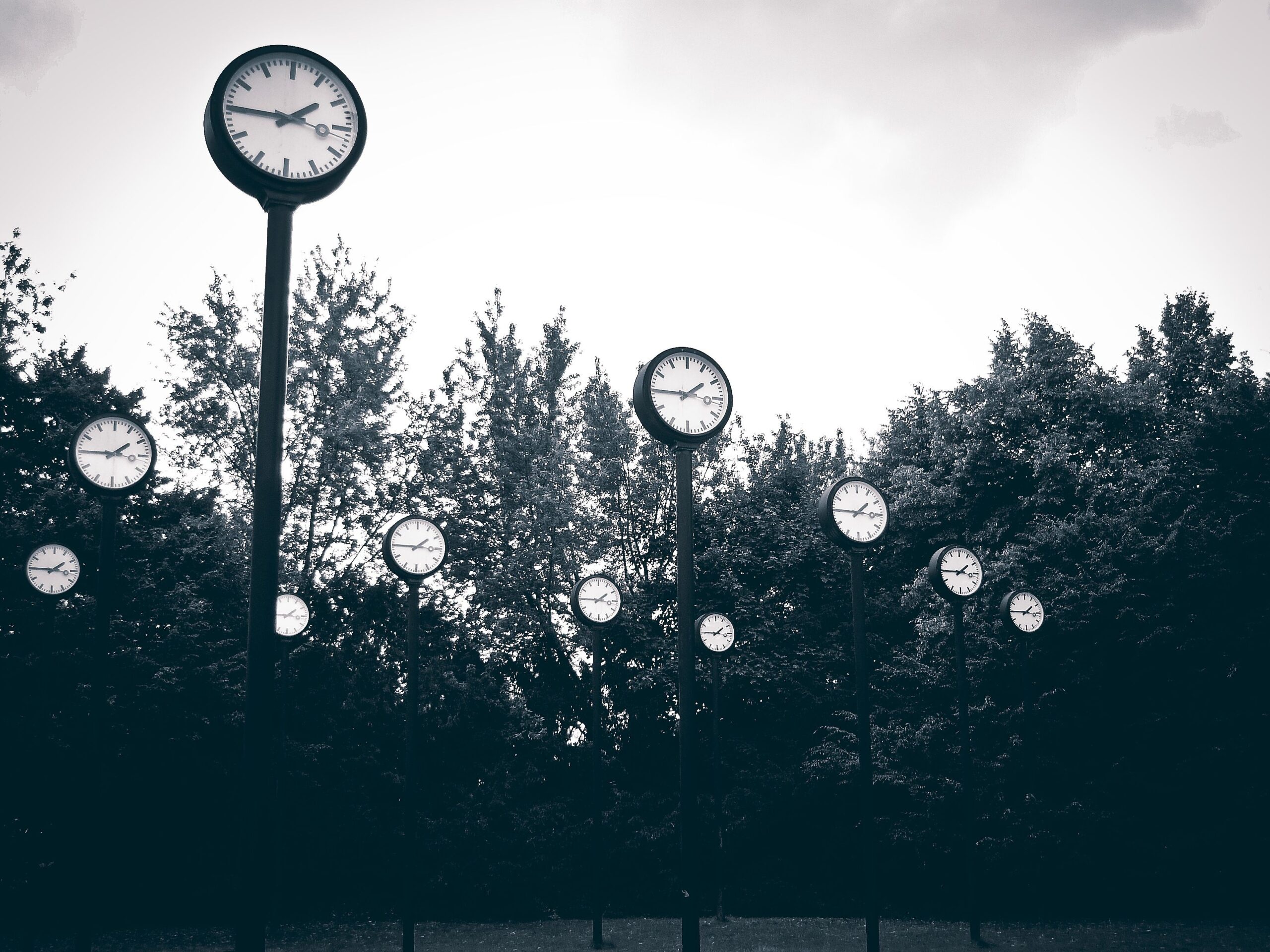 NTP hierarchy from atomic clock to NMC time server to enterprise network devices — Singapore UTC(SG) time dissemination. clock syncronise fail.